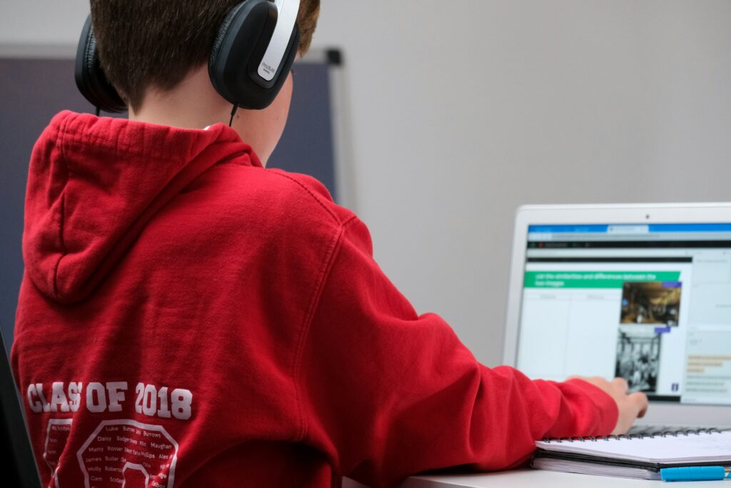 Beyond the Classroom Walls: Benefits of Virtual Learning for Kids